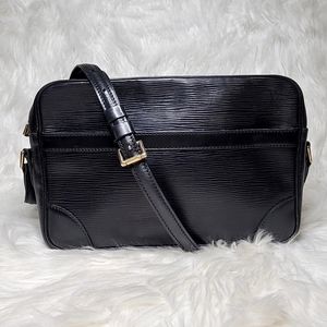 Louis Vuitton Epi Leather black Trocadero 27 crossbody